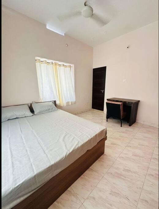 Home At Guruvayur 2 Ac Room,1 Single Bed,Kitchen Екстер'єр фото
