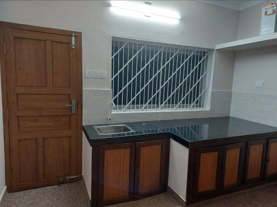 Home At Guruvayur 2 Ac Room,1 Single Bed,Kitchen Екстер'єр фото