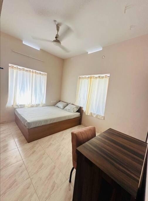 Home At Guruvayur 2 Ac Room,1 Single Bed,Kitchen Екстер'єр фото