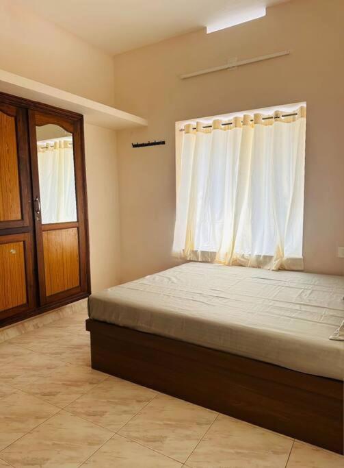 Home At Guruvayur 2 Ac Room,1 Single Bed,Kitchen Екстер'єр фото