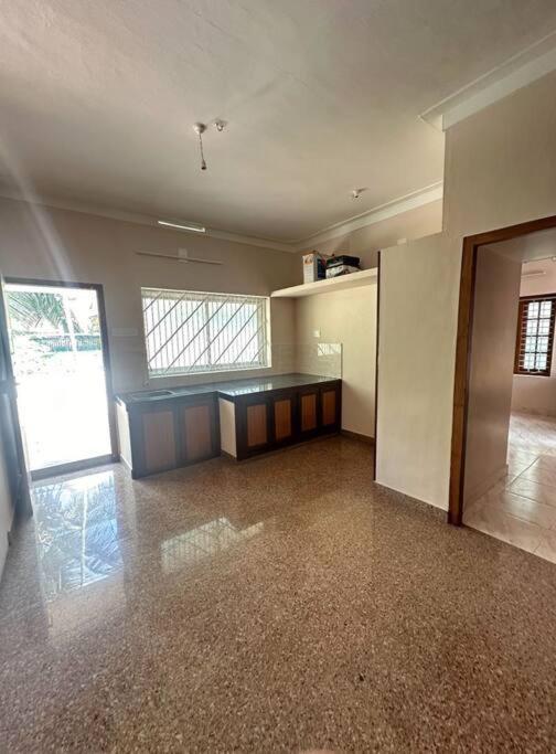 Home At Guruvayur 2 Ac Room,1 Single Bed,Kitchen Екстер'єр фото