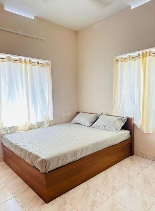 Home At Guruvayur 2 Ac Room,1 Single Bed,Kitchen Екстер'єр фото