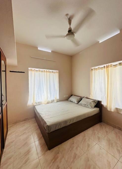 Home At Guruvayur 2 Ac Room,1 Single Bed,Kitchen Екстер'єр фото